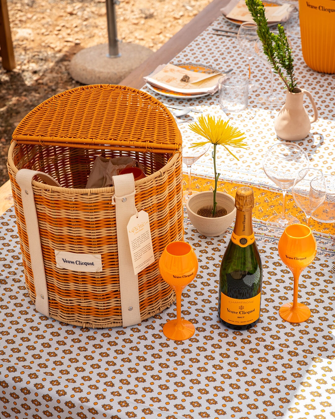 Veuve CLicquot The Giant picnic 