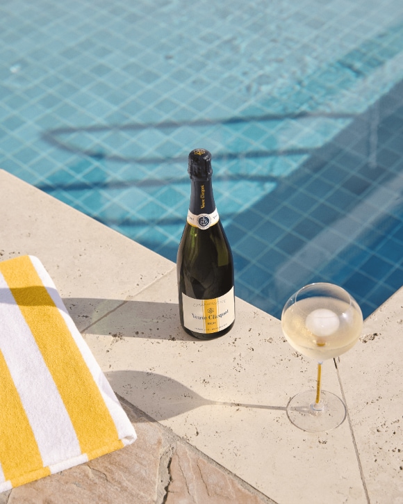 Veuve Clicquot RICH Blanc and a Glass of Champagne on Ice