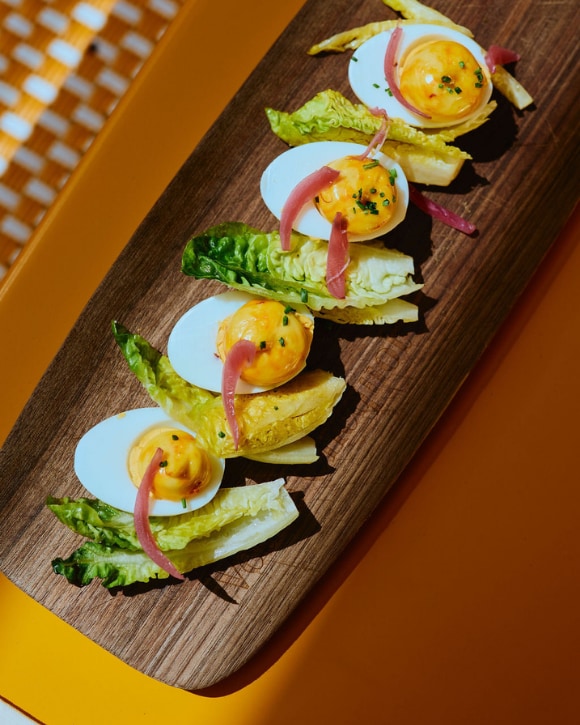Clicquot Caf&eacute; eggs plate