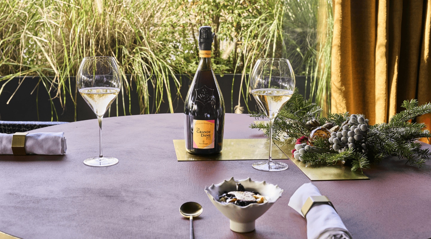 Gastronomic dish from Mattia Trabetti, two glasses of champagne and a bottle of La Grande Dame Rosé 2015