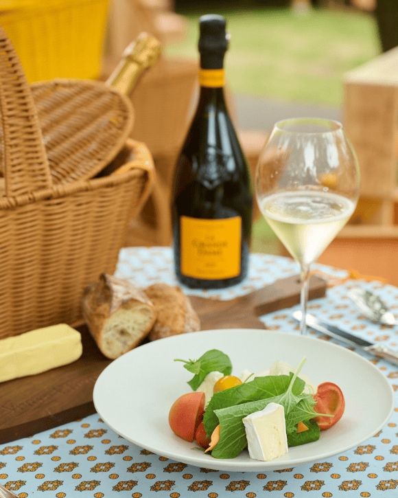 Le Picnic by Veuve Clicquot Mont Fuji