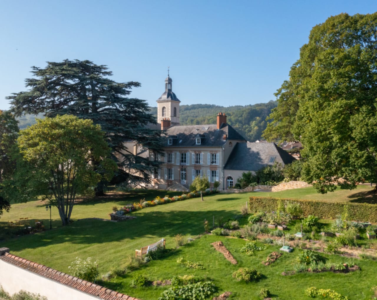 Manoir Verzy Veuve Clicquot and vineyard