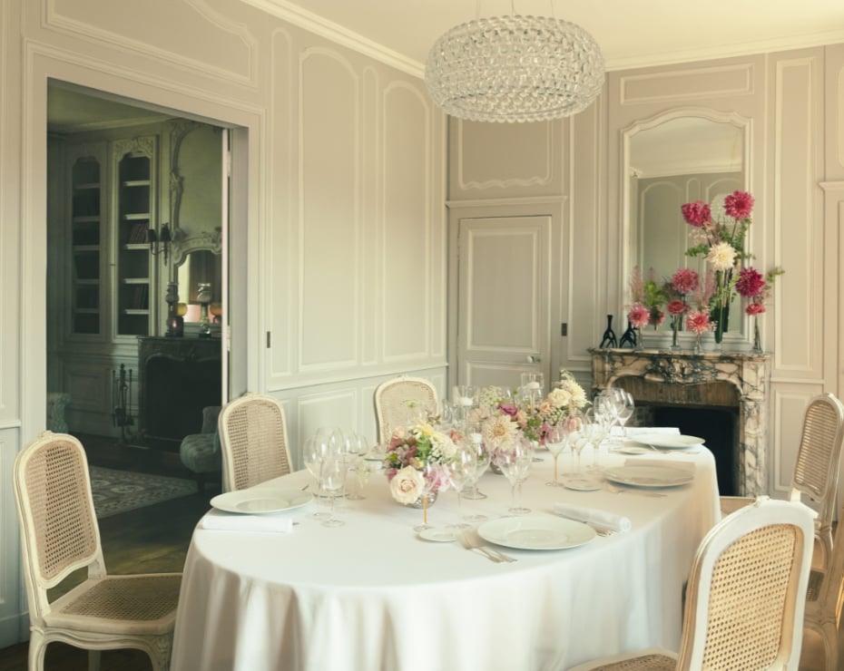 Beautifully decorated oval table inside Le Manoir de Verzy Beautifully decorated oval table inside Le Manoir de Verzy