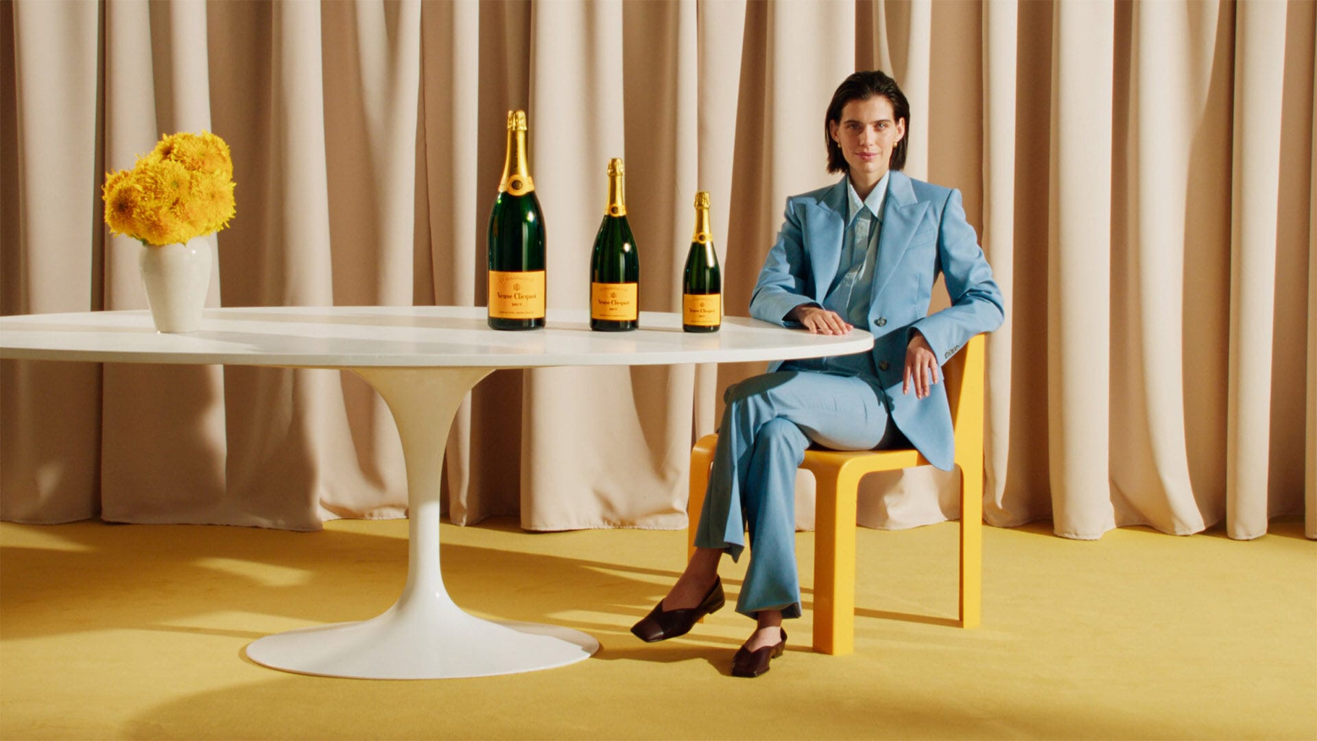 Tutorial for opening a bottle of champagne