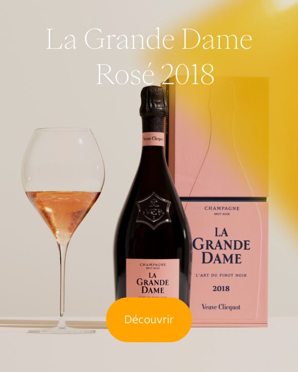Bouteille de Veuve Clicquot La Grande Dame 2018 Ros&eacute; avec un verre prestige et le coffret personnalisable