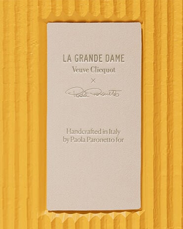 Veuve Clicquot x Paola Paronetto: the Giganti Bottiglie Veuve Clicquot x Paola Paronetto: the Giganti Bottiglie
