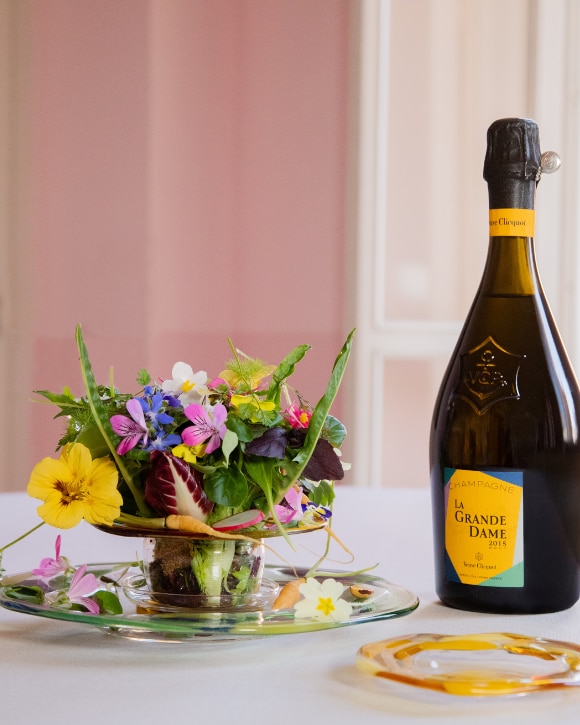 Veuve Clicquot La Grande Dame 2015 en bouteille avec accords mets et champagne Veuve Clicquot La Grande Dame 2015 en bouteille avec accords mets et champagne