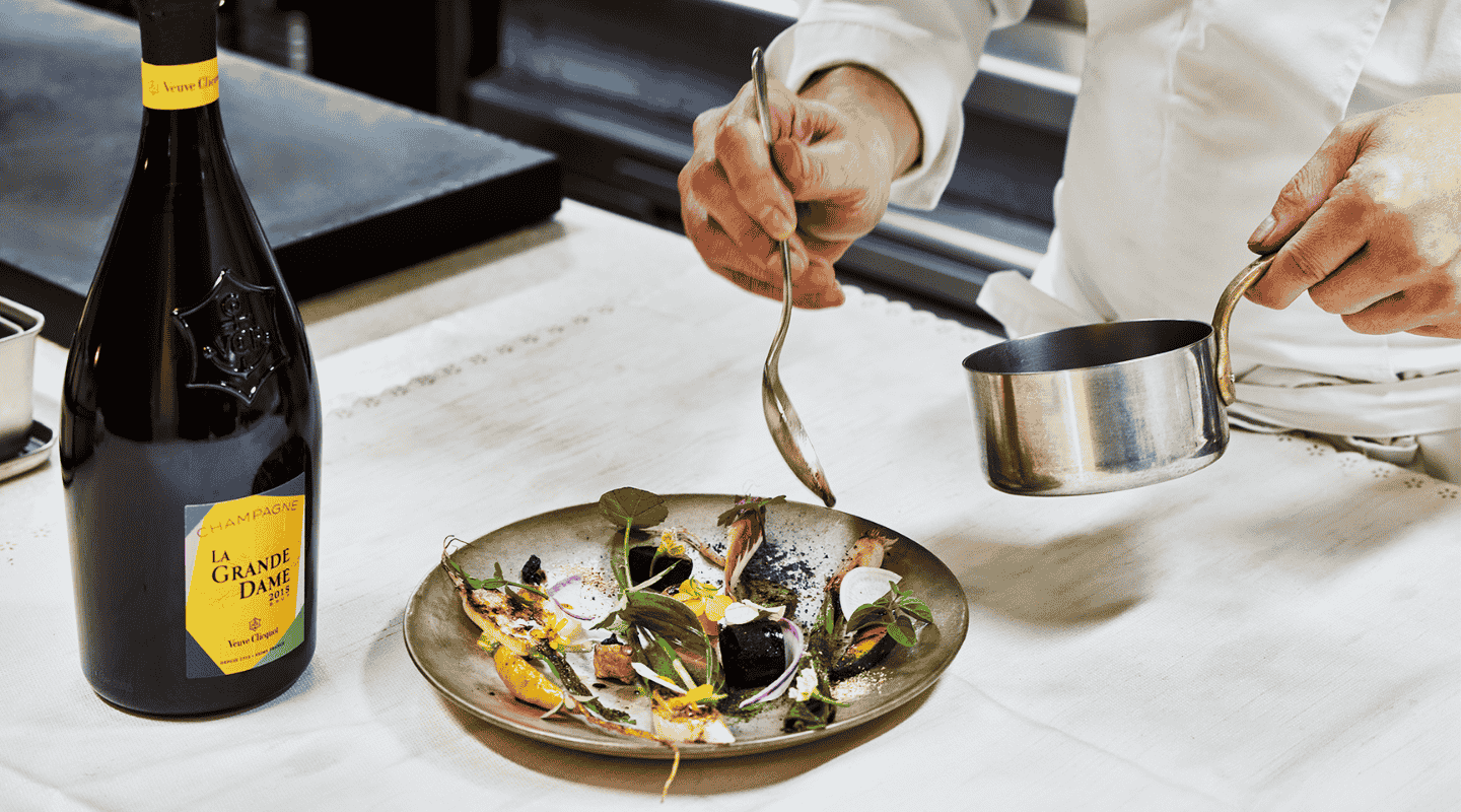 Kanji Kobayashi serving a gastronomic dish and a bottle og La Grande Dame 2015 Kanji Kobayashi serving a gastronomic dish and a bottle og La Grande Dame 2015