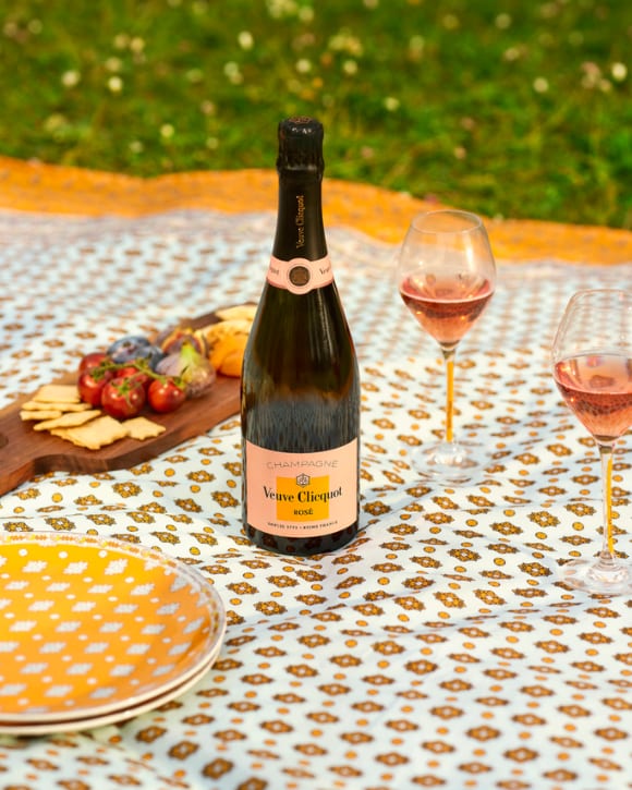 Veuve Clicquot Brut Rosé bottle with glasses and picnic food pairing Veuve Clicquot Brut Rosé bottle with glasses and picnic food pairing