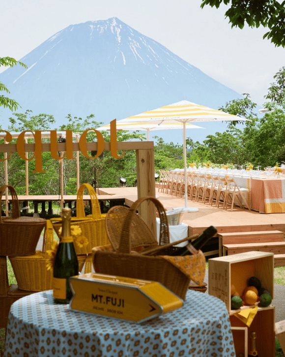 Le Picnic by Veuve Clicquot Mont Fuji