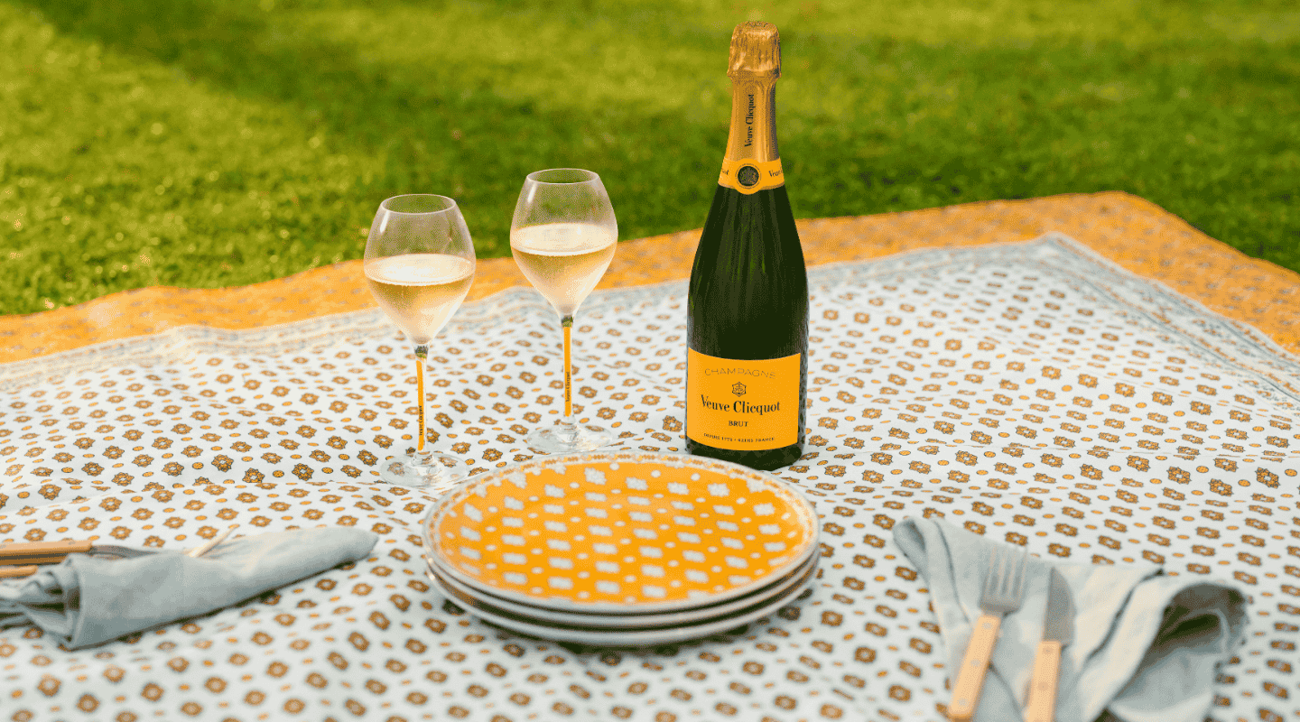 Difference between wine and champagne