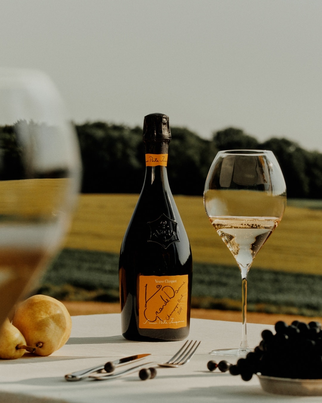 Veuve Clicquot La Grande Dame 2018 by Simon Porte Jacquemus Veuve Clicquot La Grande Dame 2018 by Simon Porte Jacquemus
