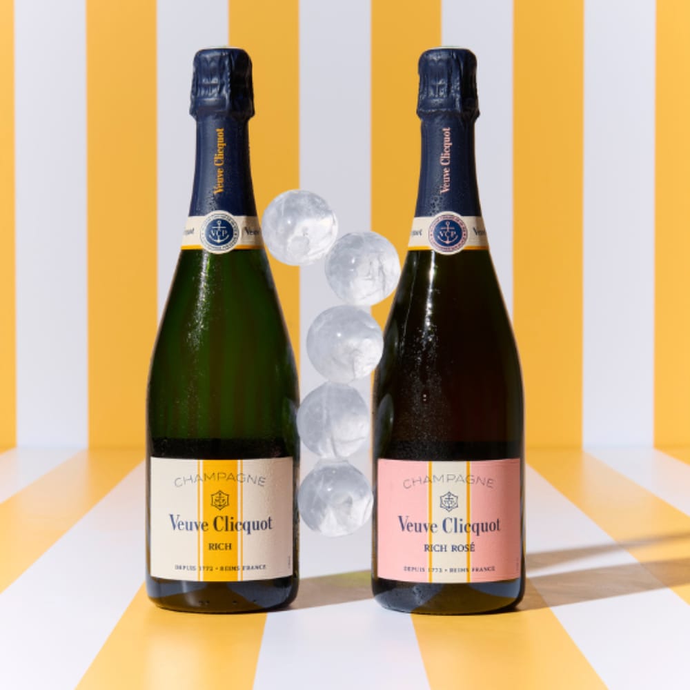 Bouteilles de champagne RICH et RICH Rosé avec glaçons sphériques Bouteilles de champagne RICH et RICH Rosé avec glaçons sphériques