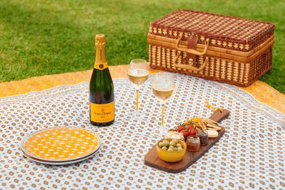 clicquot-news-picnic