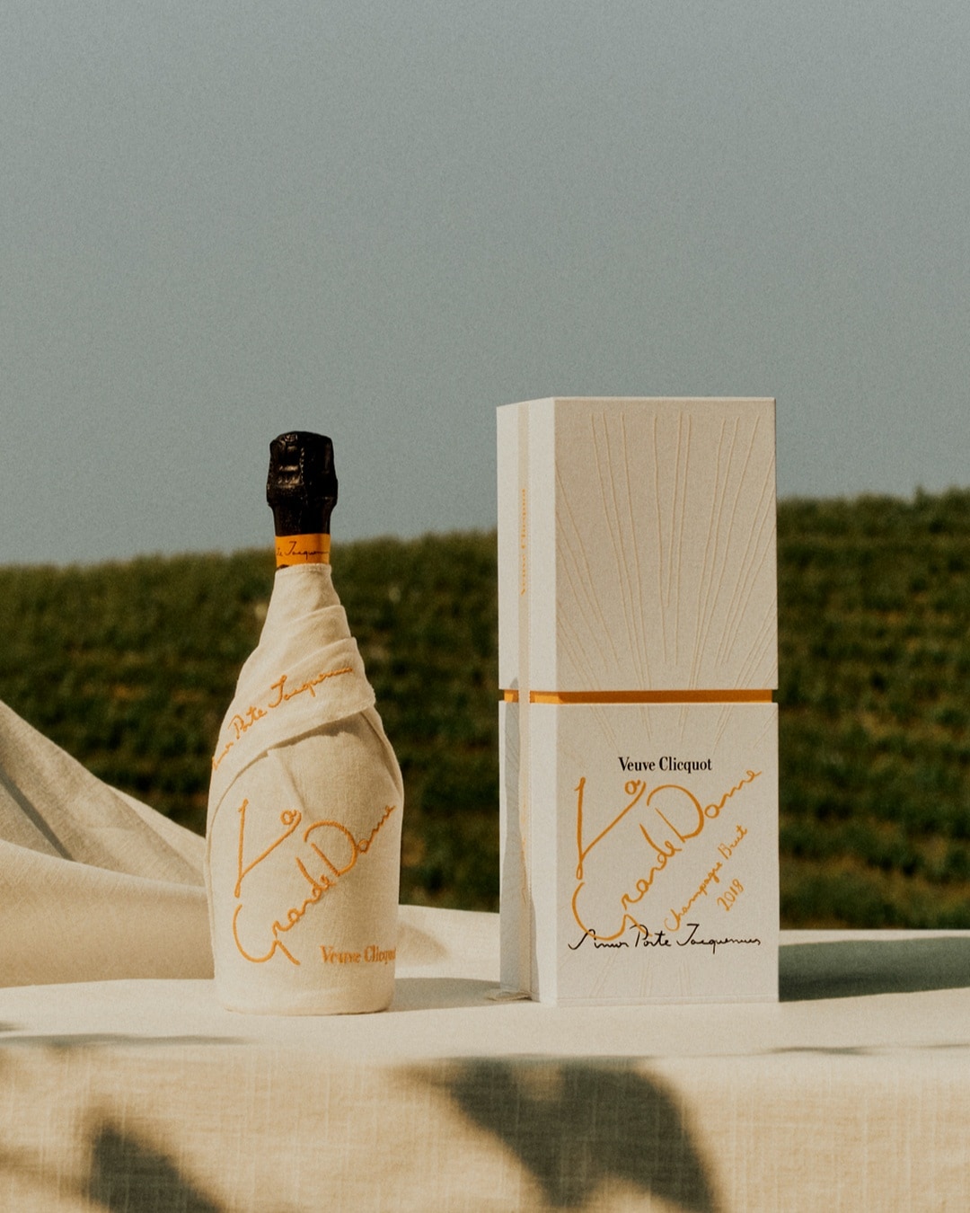Veuve Clicquot La Grande Dame 2018 by Simon Porte Jacquemus Veuve Clicquot La Grande Dame 2018 by Simon Porte Jacquemus